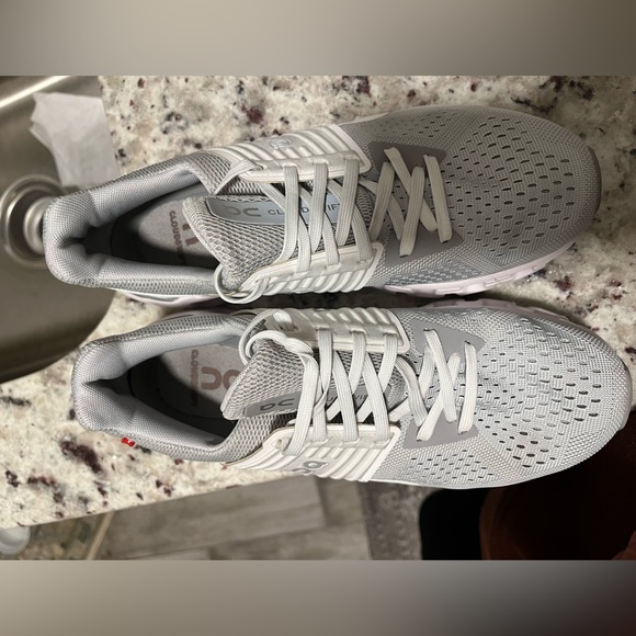 On Cloudswift - Picture 6 of 6